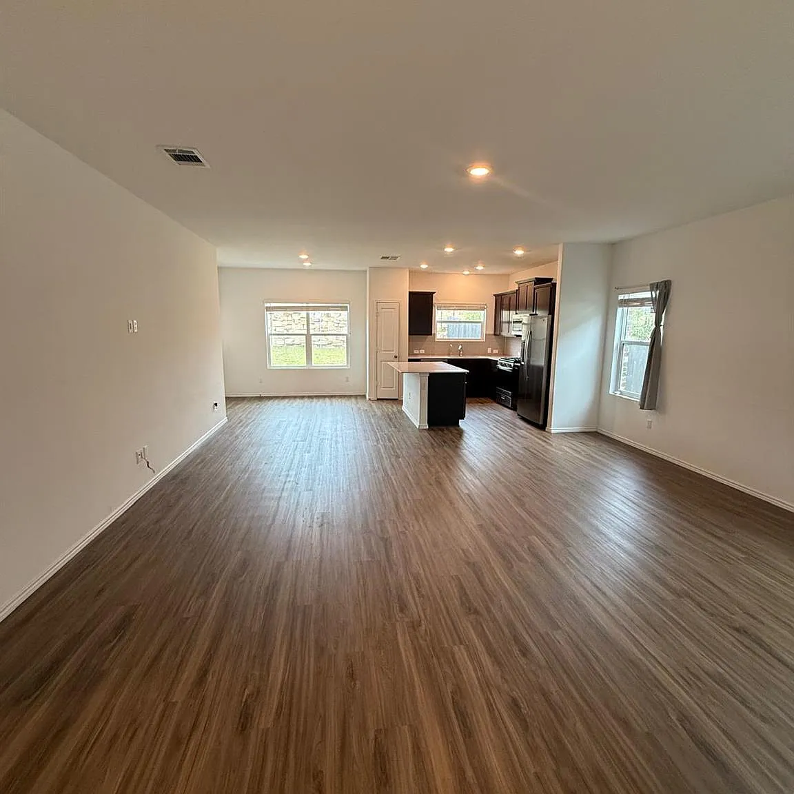 3 bed, 2.0 bath, 1636 sqft, $2,195 — Photo 3