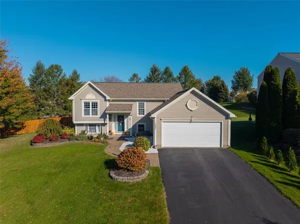1421 Sunrise Dr, Walworth, NY 14568