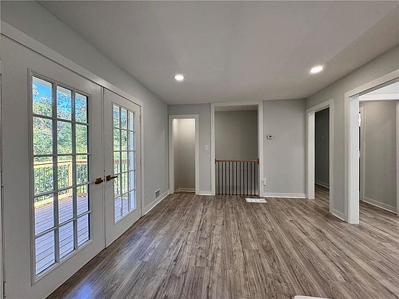 4th image of 2224 Doris Dr