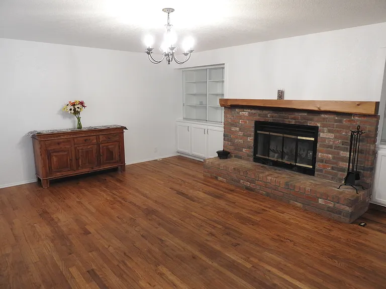 5041 Pine Ridge Ave — Photo 6