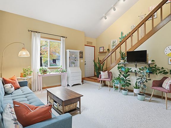 5th image of 585 Conner Creek Dr