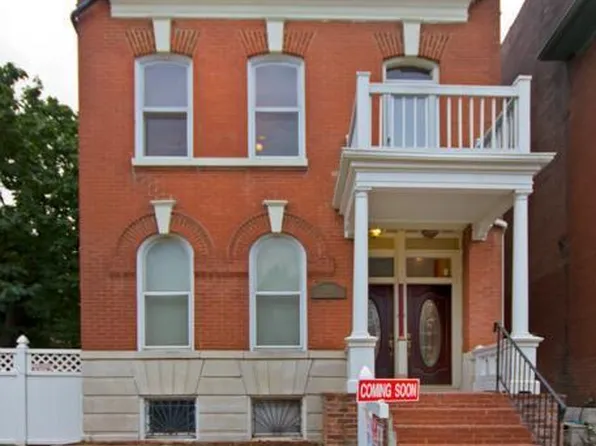 2722 Armand Pl, Saint Louis, MO 63104