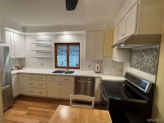 3rd image of 95 Eckhert St