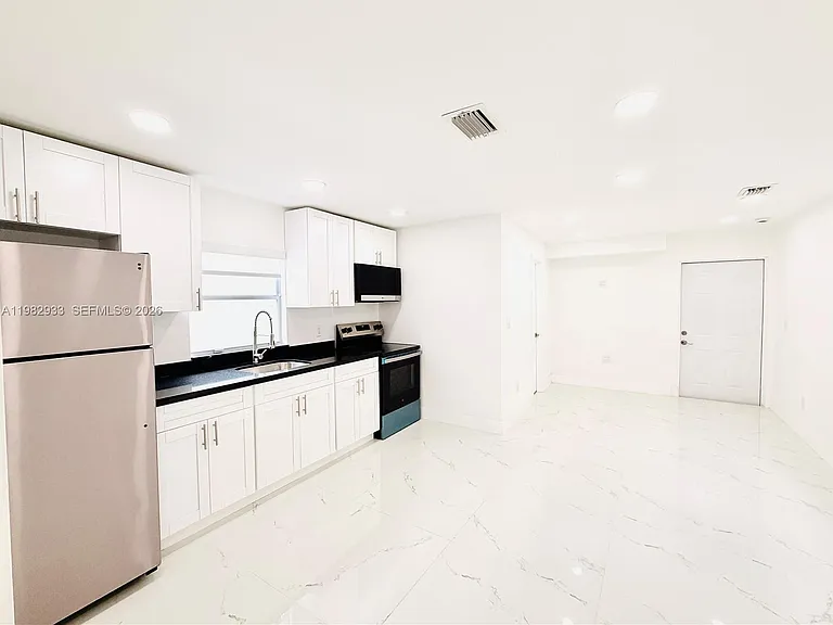 3354 NW 50th St #3 — Photo 3