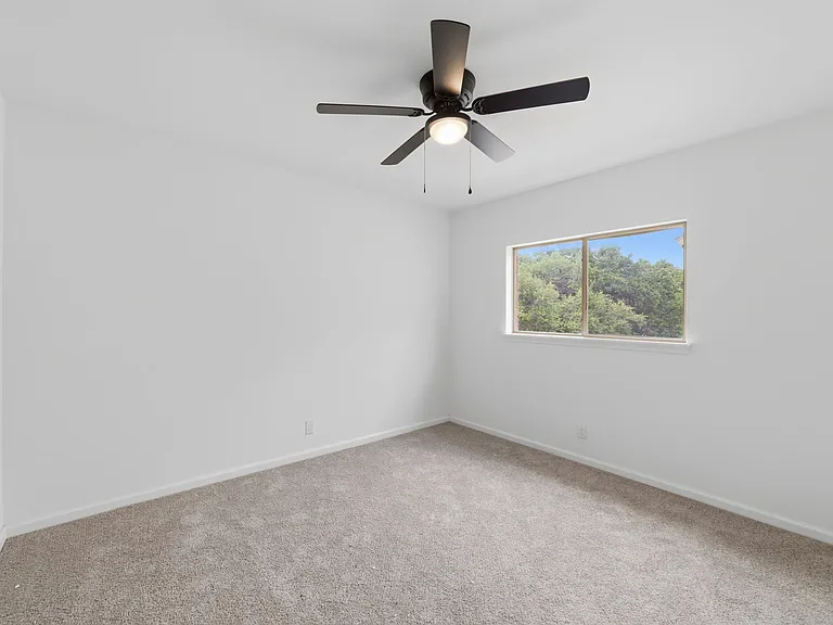 9202 Amber Rdg — Photo 13