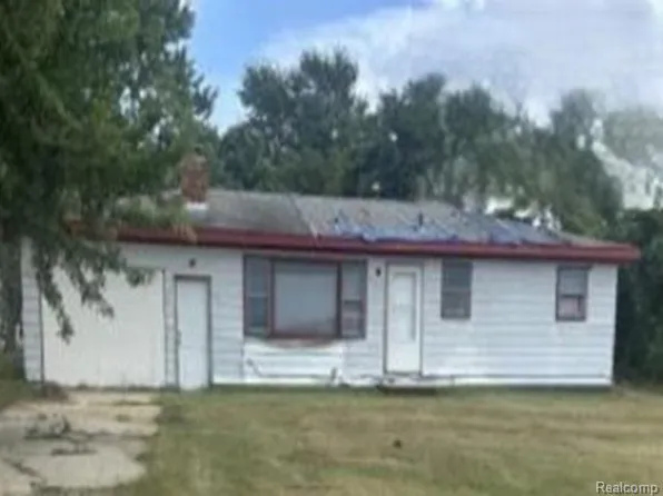 757 N Pike Rd, Benton Harbor, MI 49022