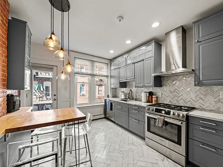 19 Cortes St #3 — Photo 2