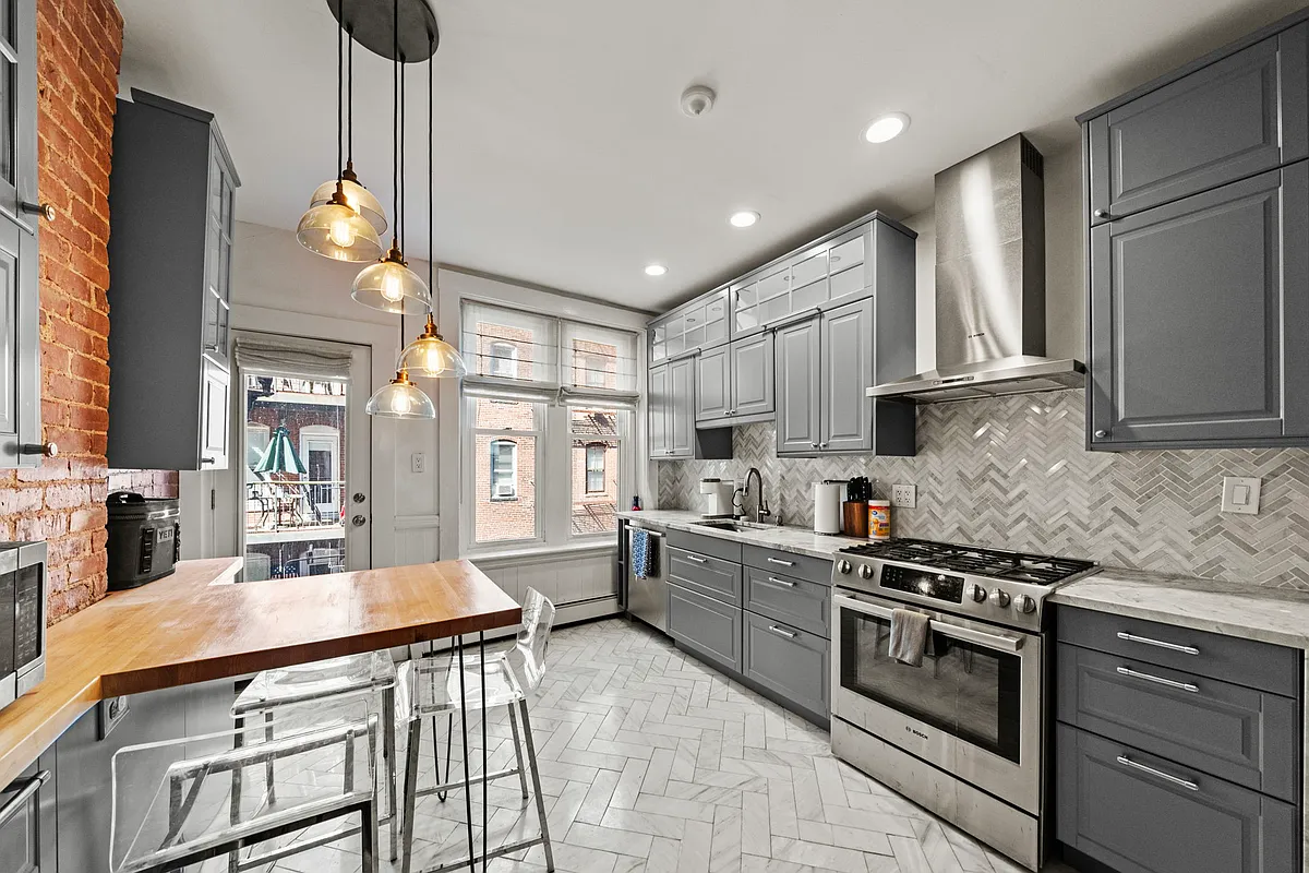 Building Photo - 19 Cortes St #3