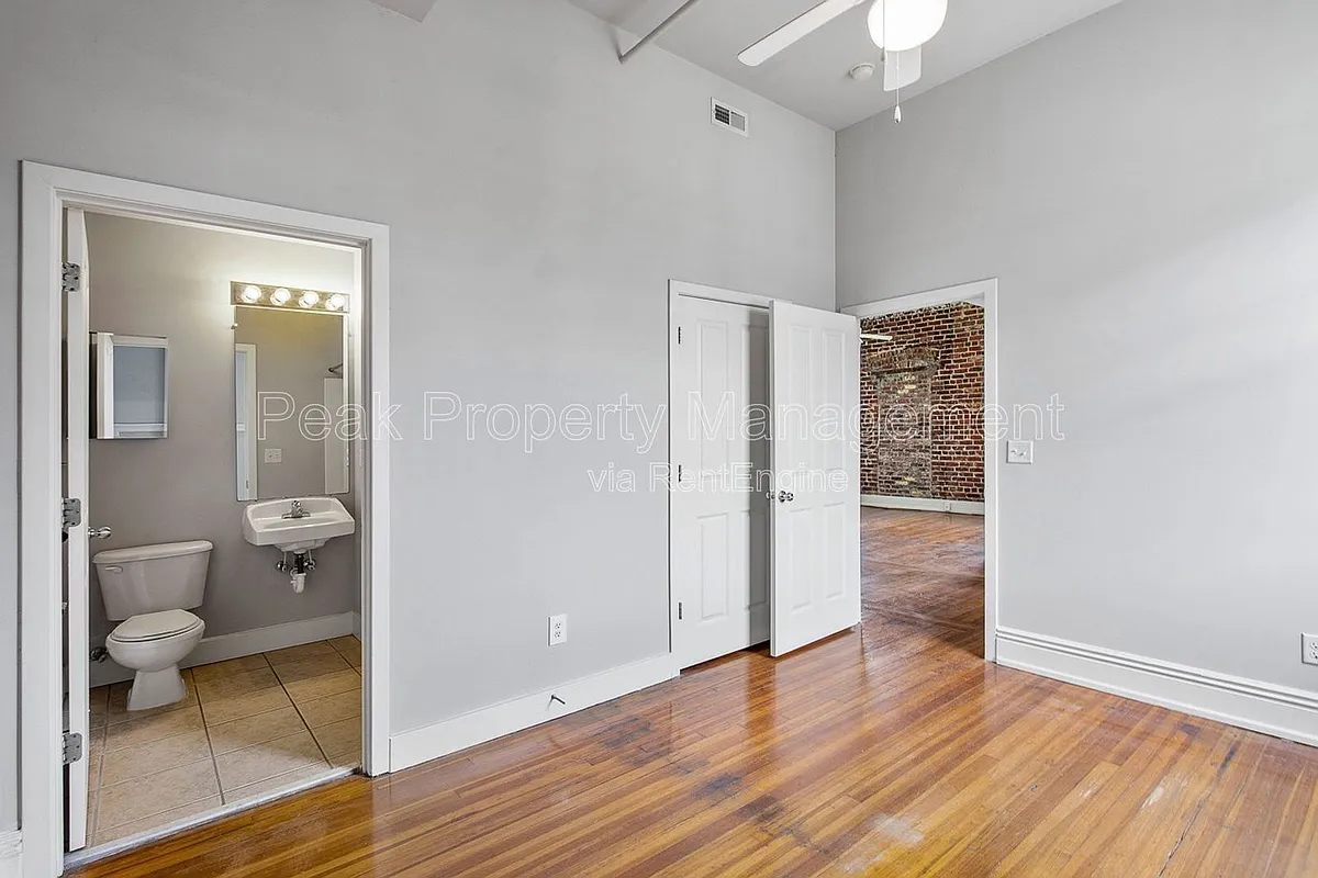 Building Photo - 220 E Marshall St #34