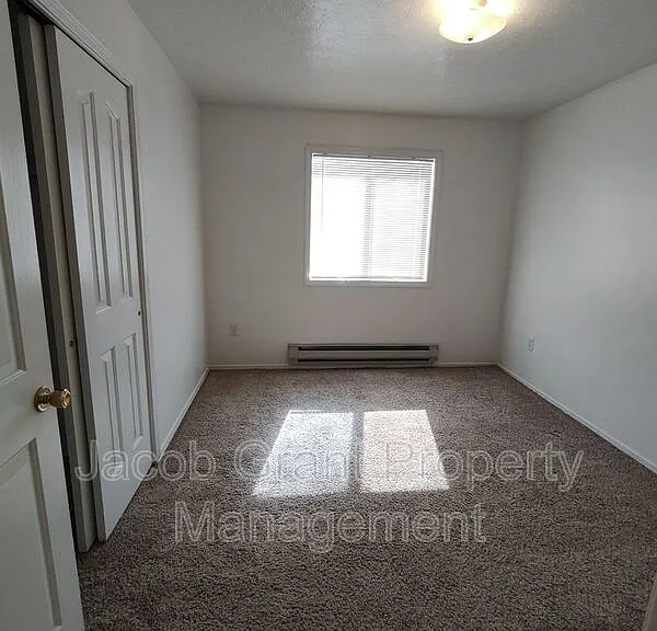 385 Golden St #2 — Photo 7