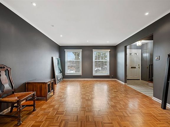 2nd image of 697 Robinwood Dr