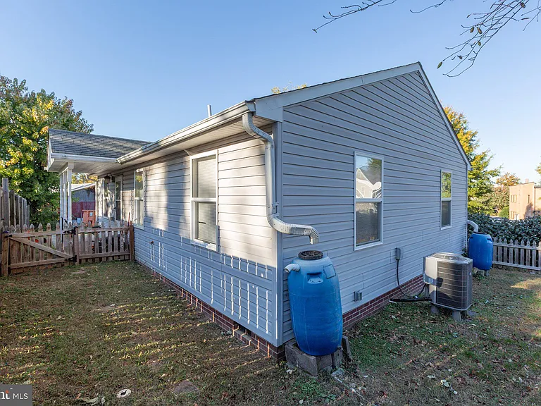 621 Wolfe St #A — Photo 25