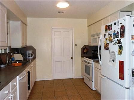 4th image of 8810 Bintliff Dr