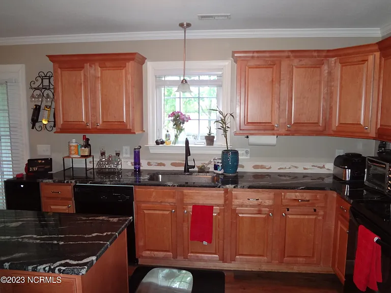 205 S Pointe Dr #B — Photo 23