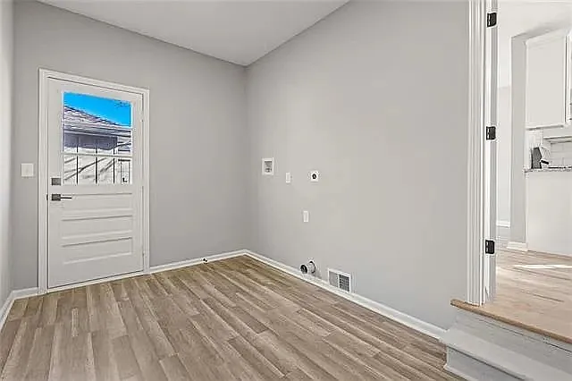 8539 Stearns Rd — Photo 11