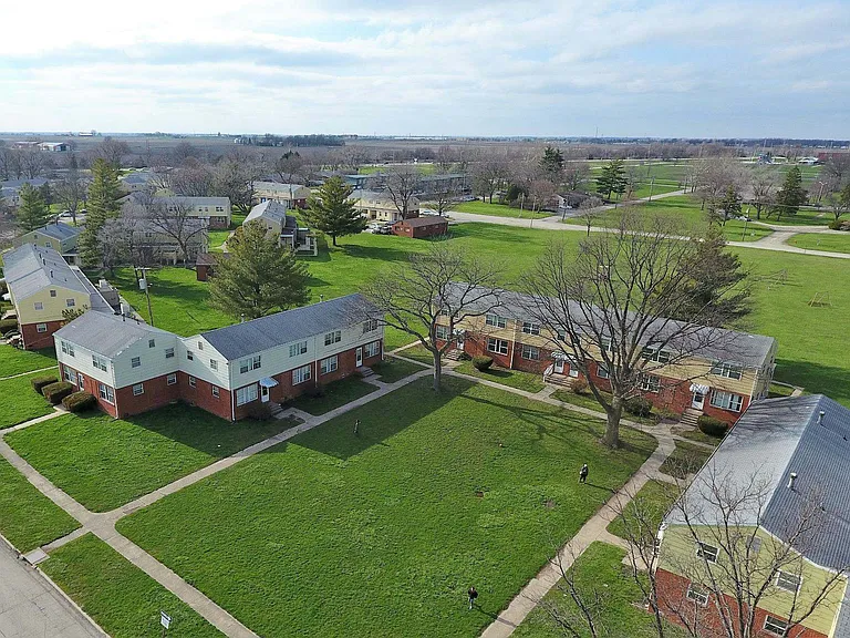 South Pointe Commons — Photo 11