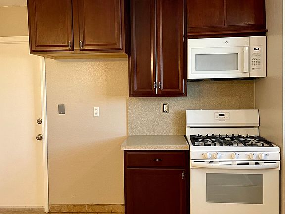 2nd image of 10310 Redwood Ave