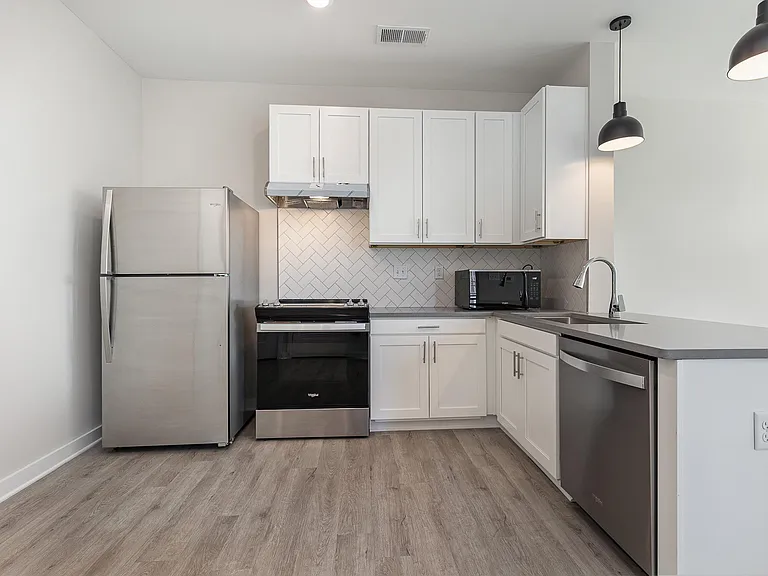Middle Sound West Apartments — Photo 100
