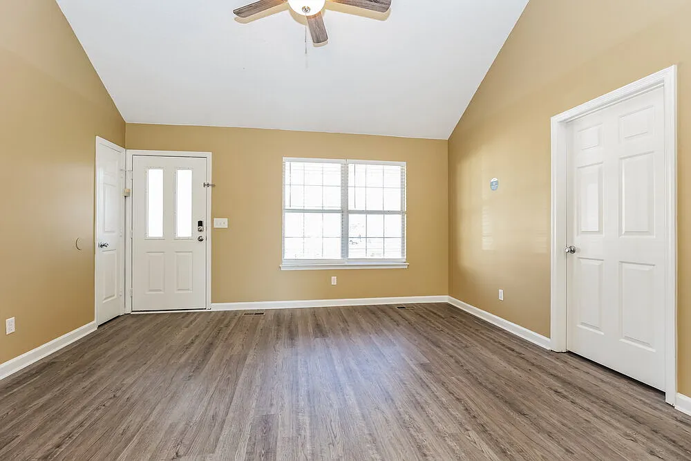 3 bed, 2.0 bath, 1715 sqft, $2,760 — Photo 3