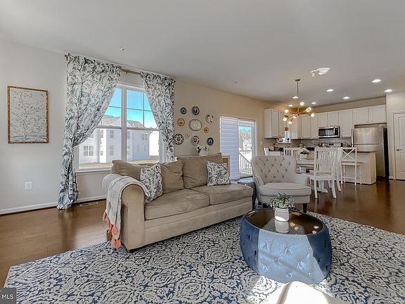 3rd image of 20731 Hilton Run Ct