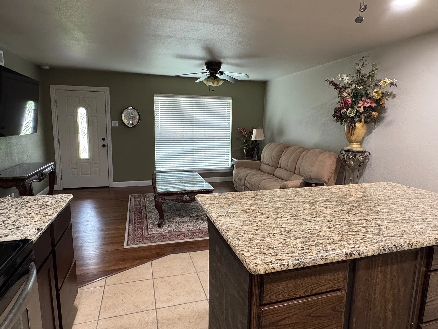 3 bed, 1035 sqft, $1,850 — Photo 4