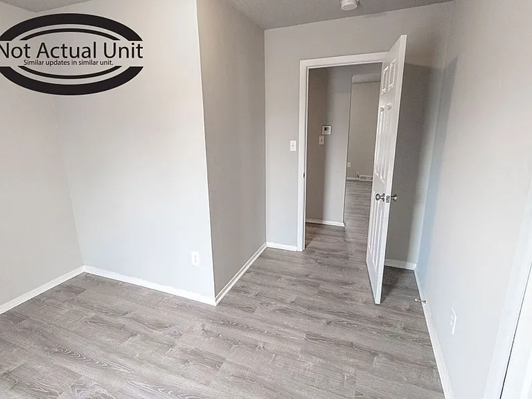 211 Wheaton Ct — Photo 12