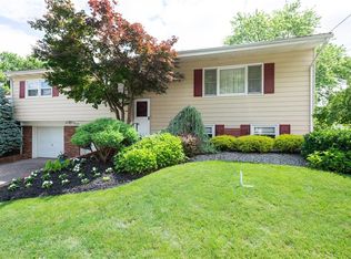 14 Hallo St, Edison, NJ 08837