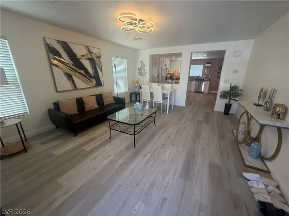 569 Port Talbot Ave, Las Vegas, NV 89178
