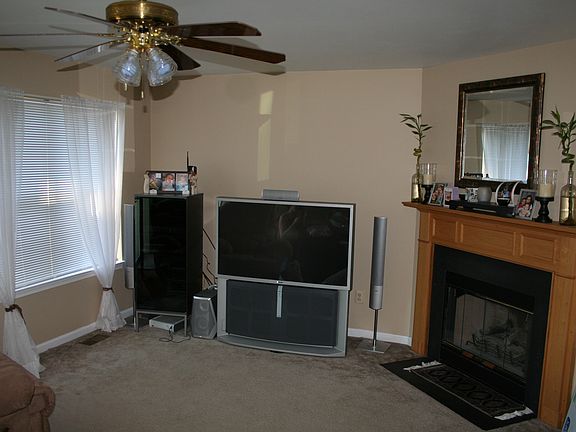Living Room with fireplace
