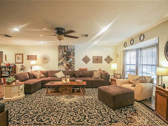 4th image of 1873 Maplewood Ct