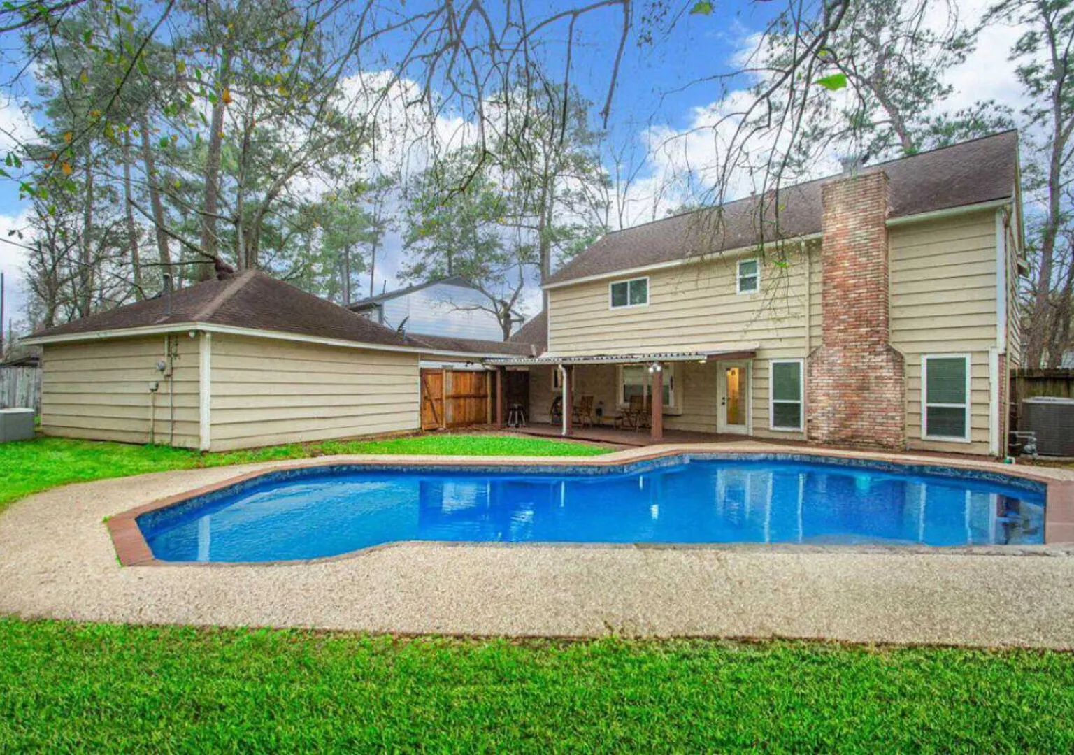 Near IAH & Stadium - Home with Private Pool — Photo 1