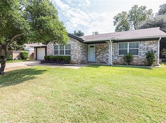3rd image of 413 Simmons Dr