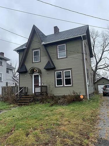 1216 Hollywood St NE Photo 1