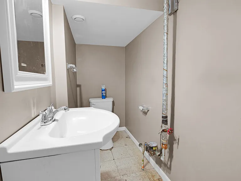 12951 Common Rd — Photo 13