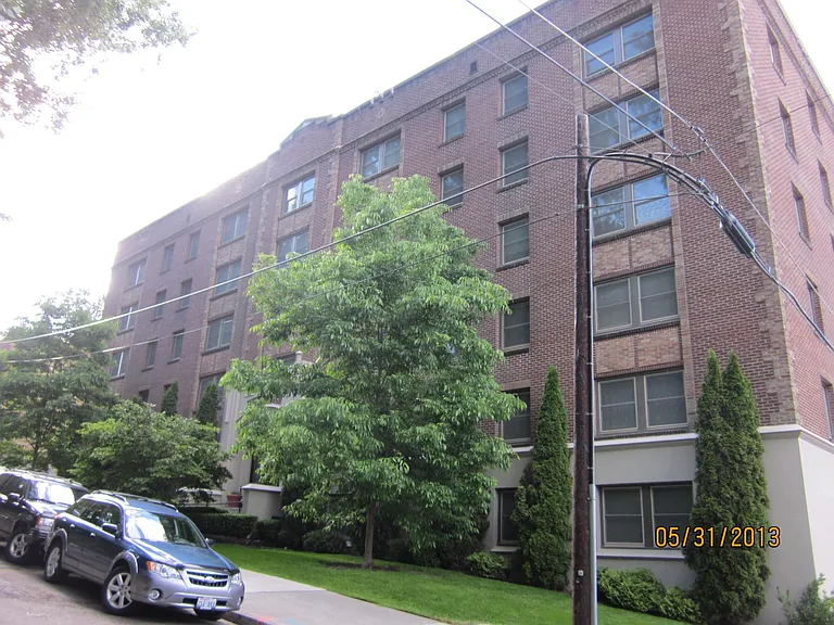 704 W 6th Ave #202 — Photo 3