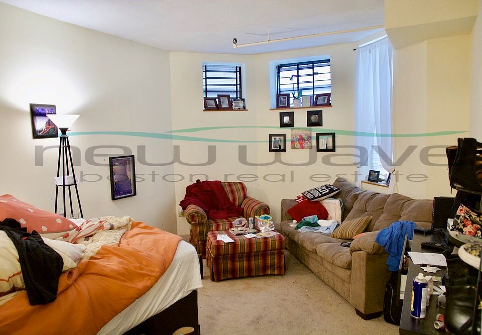 2nd image of 100 Queensberry St #25
