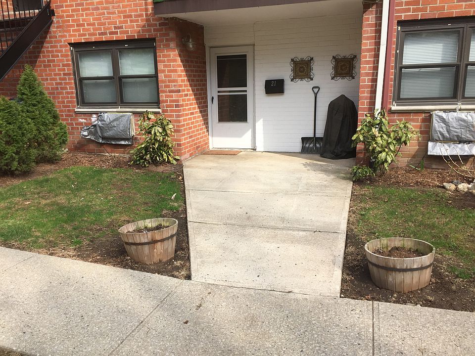 1st image of 59 Fieldstone Dr