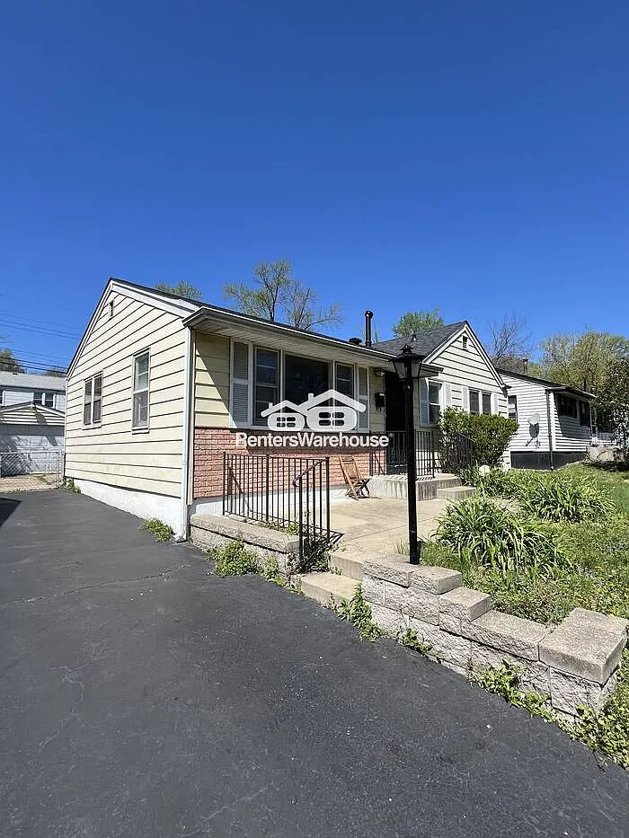 Building Photo - 1811 Engelholm Ave