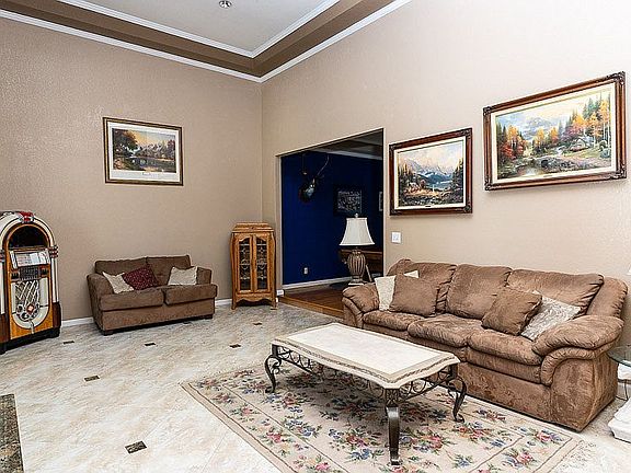 3rd image of 2765 Ascot Dr