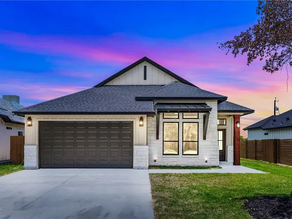 813 S 8th St, Aransas Pass, TX 78336