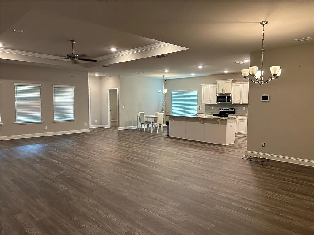 4 bed, 3.0 bath, 2345 sqft, $2,800 — Photo 4