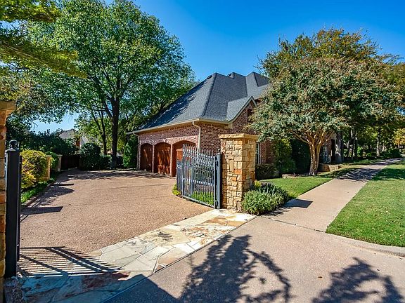 4th image of 2708 Halifax Ct