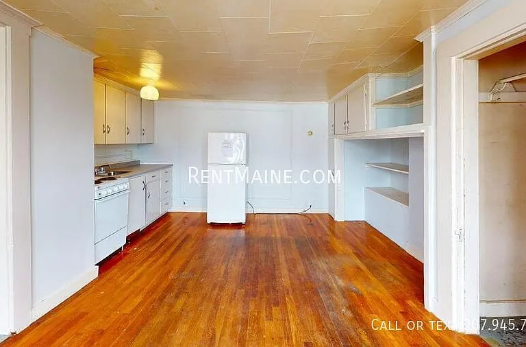 200 Center St #3 — Photo 2