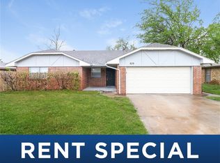 829 N Robinson Ave, Moore, OK 73170