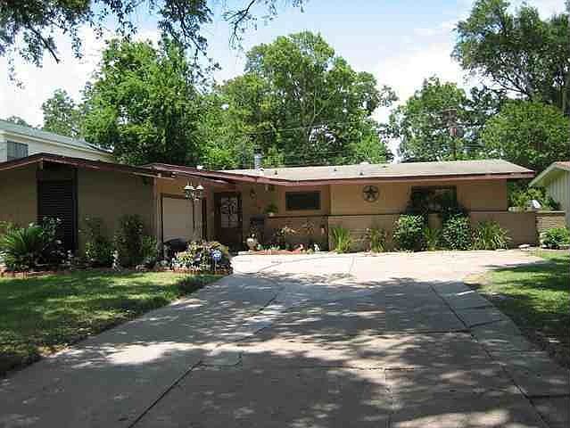 1st image of 3148 Woodlawn Dr
