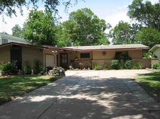 3148 Woodlawn Dr, Groves, TX 77619