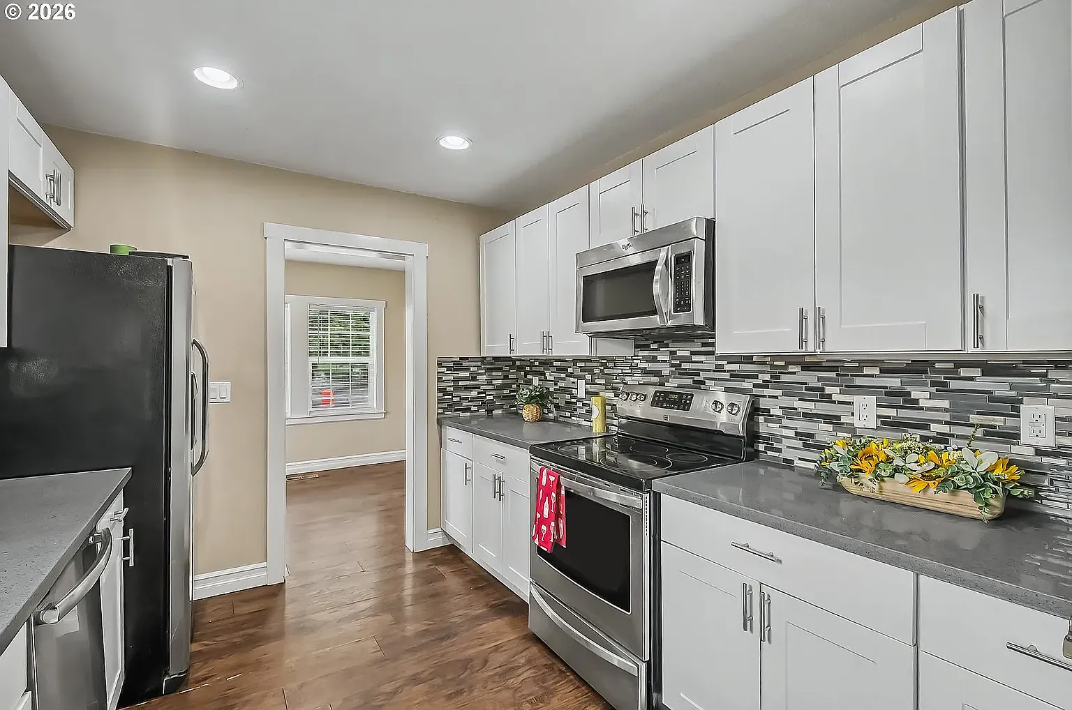 3 bed, 1790 sqft, $2,450 — Photo 2