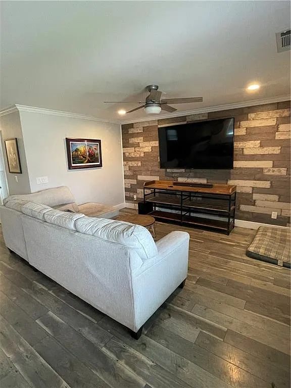 3 bed, 1500 sqft, $2,500 — Photo 3