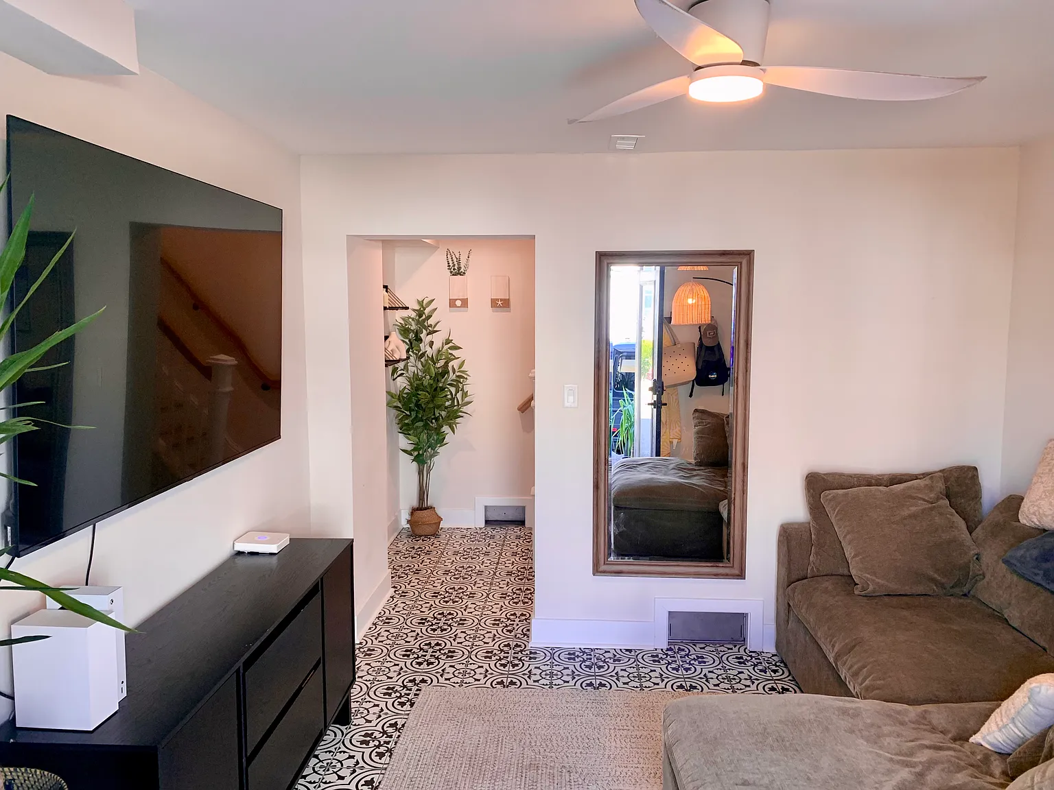 2 bed, 1.5 bath, 691 sqft, $1,600 — Photo 3