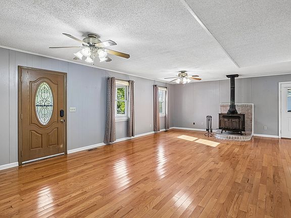 4th image of 2318 Huckaby Rd